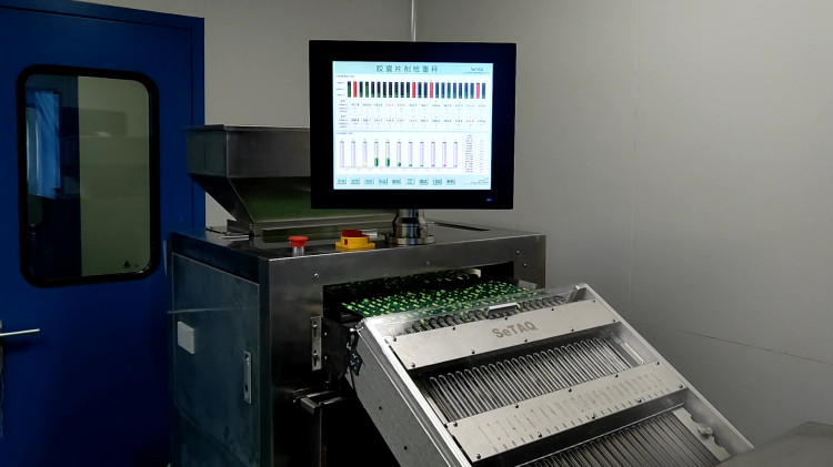 西泰克膠囊片劑檢重秤稱(chēng)重現(xiàn)場(chǎng)